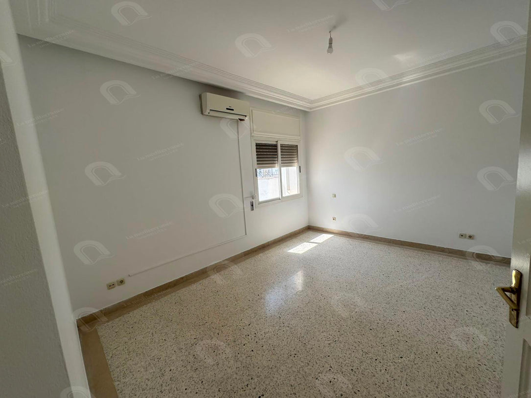 A louer un spacieux appartement s+3 au lac 1