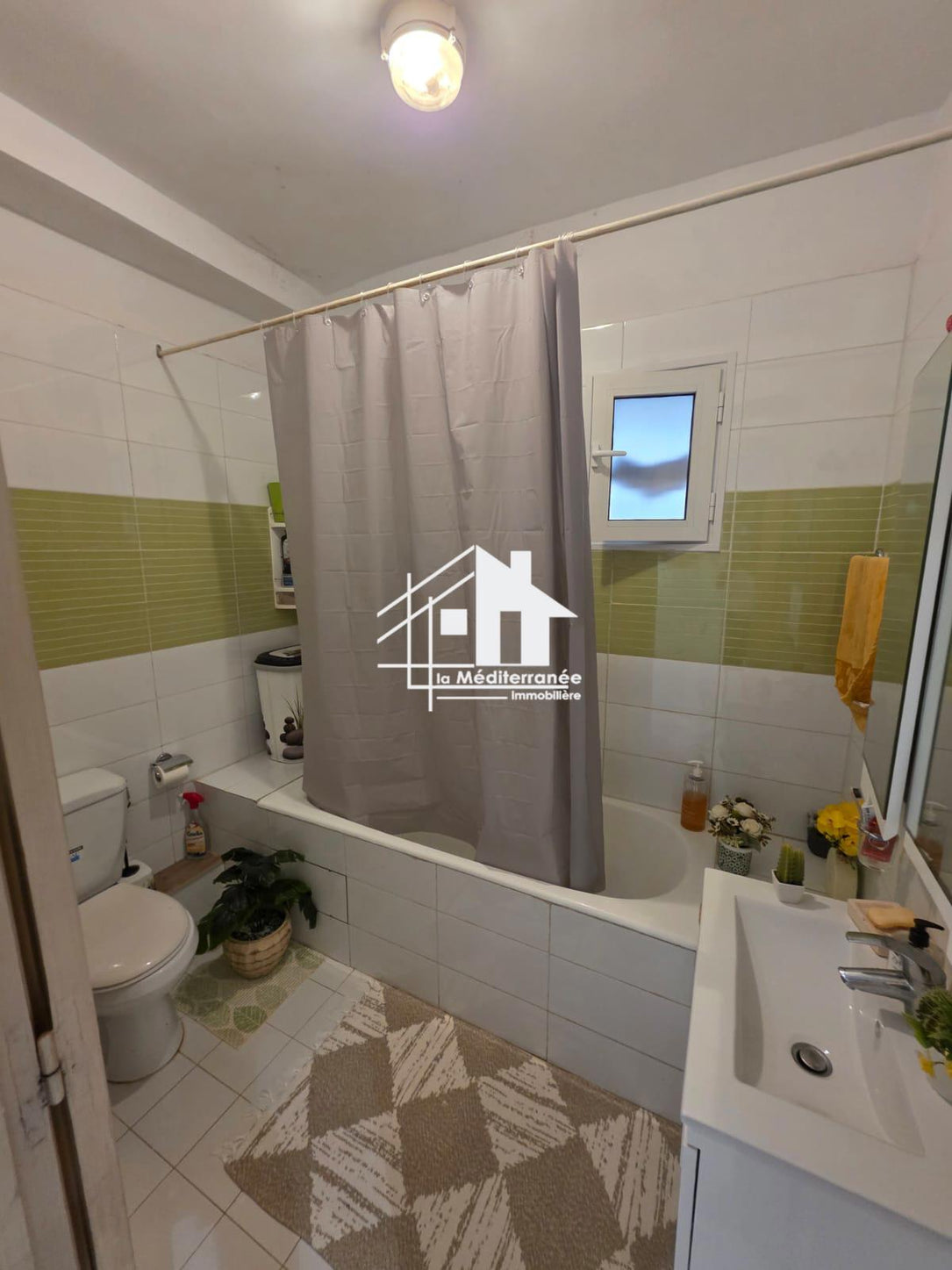 A vendre appartement S+3 à Cité El Waha à El Agba