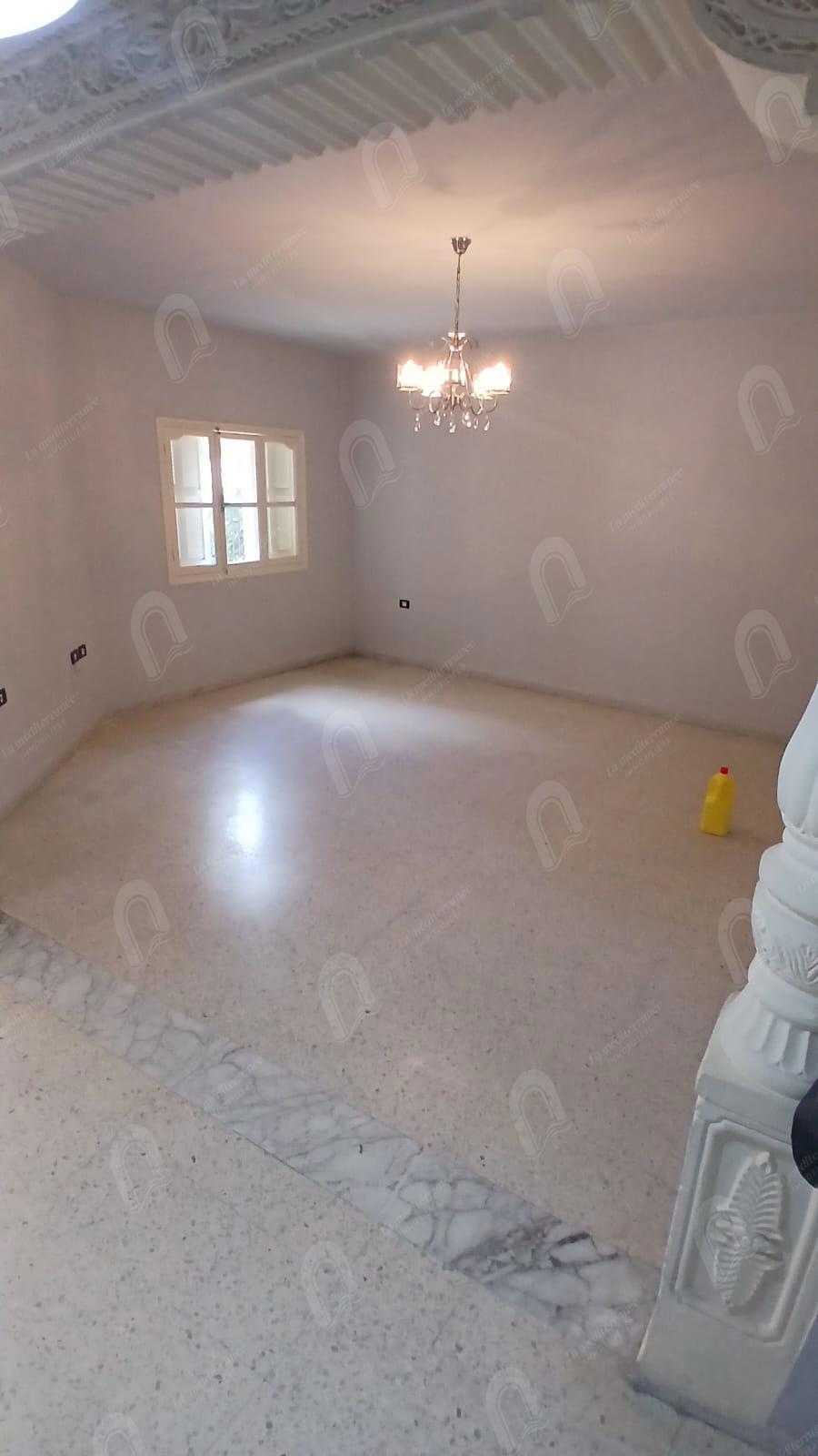 A loue rvilla S+4 de style duplex, indépendante au bardo
