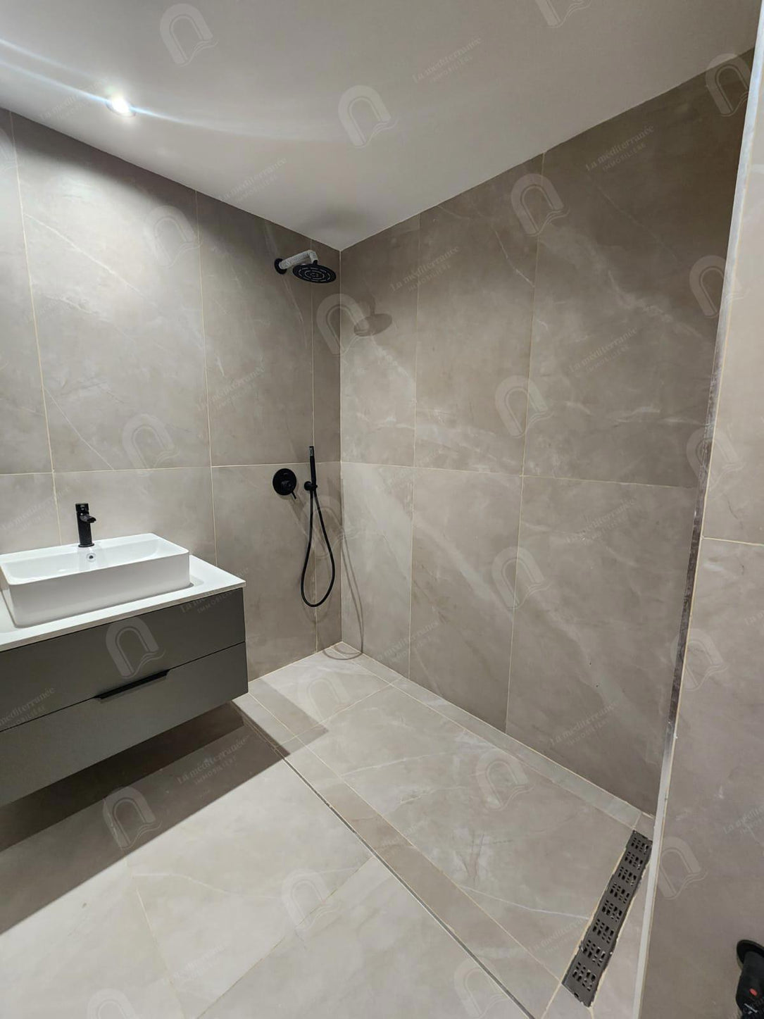 A vendre un duplex neuf de type s2 avec jardin