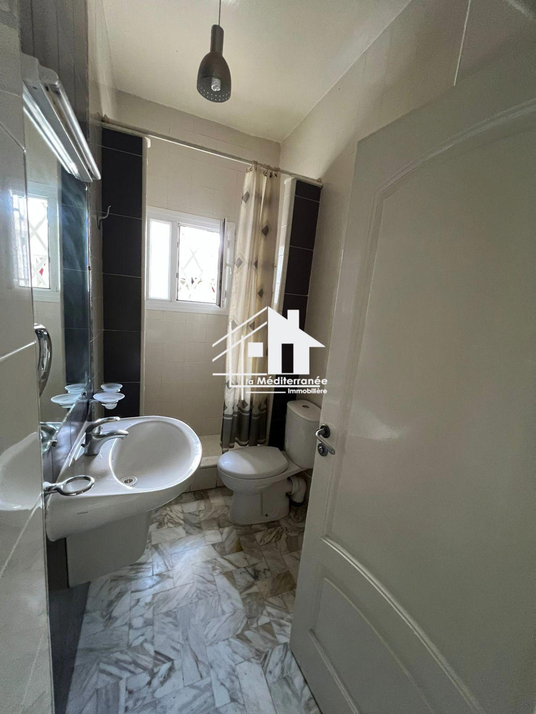 Location étage de villa s3 hst au Bardo