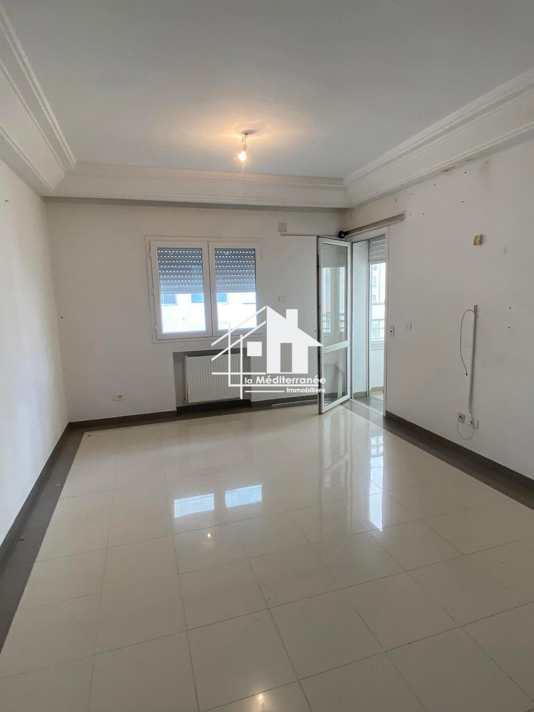 A vendre un appartement S+4 à Ezzahra