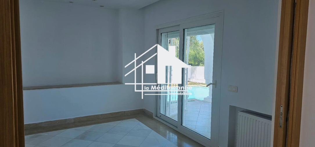 Une villa S+3 Marina Gammarth