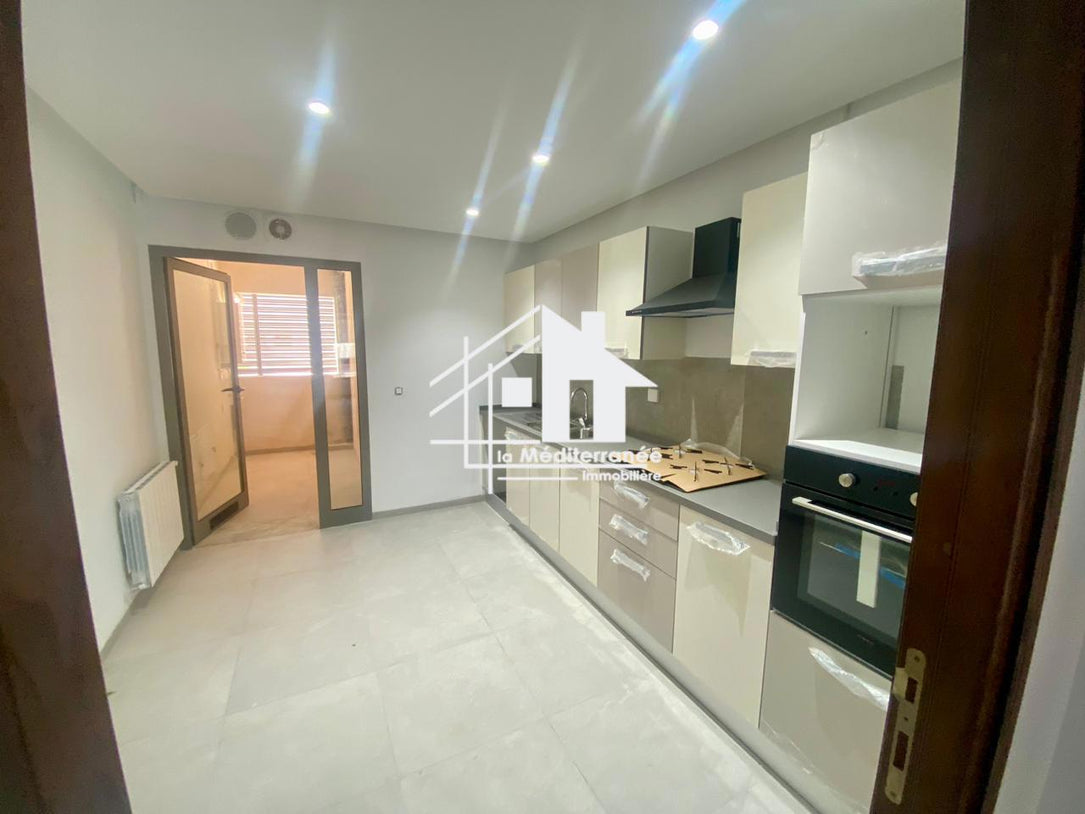 A louer s2 neuf avec place de parking