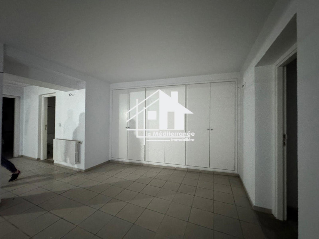 Une magnifique villa S+5 avec piscine au Lac 2