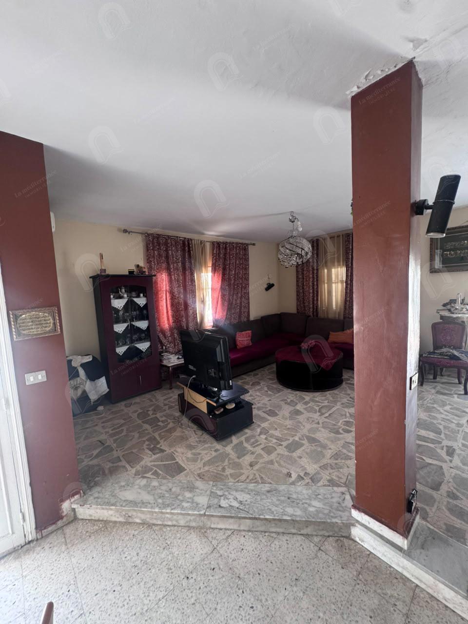 A vendre une villa d'angle sur deux niveau