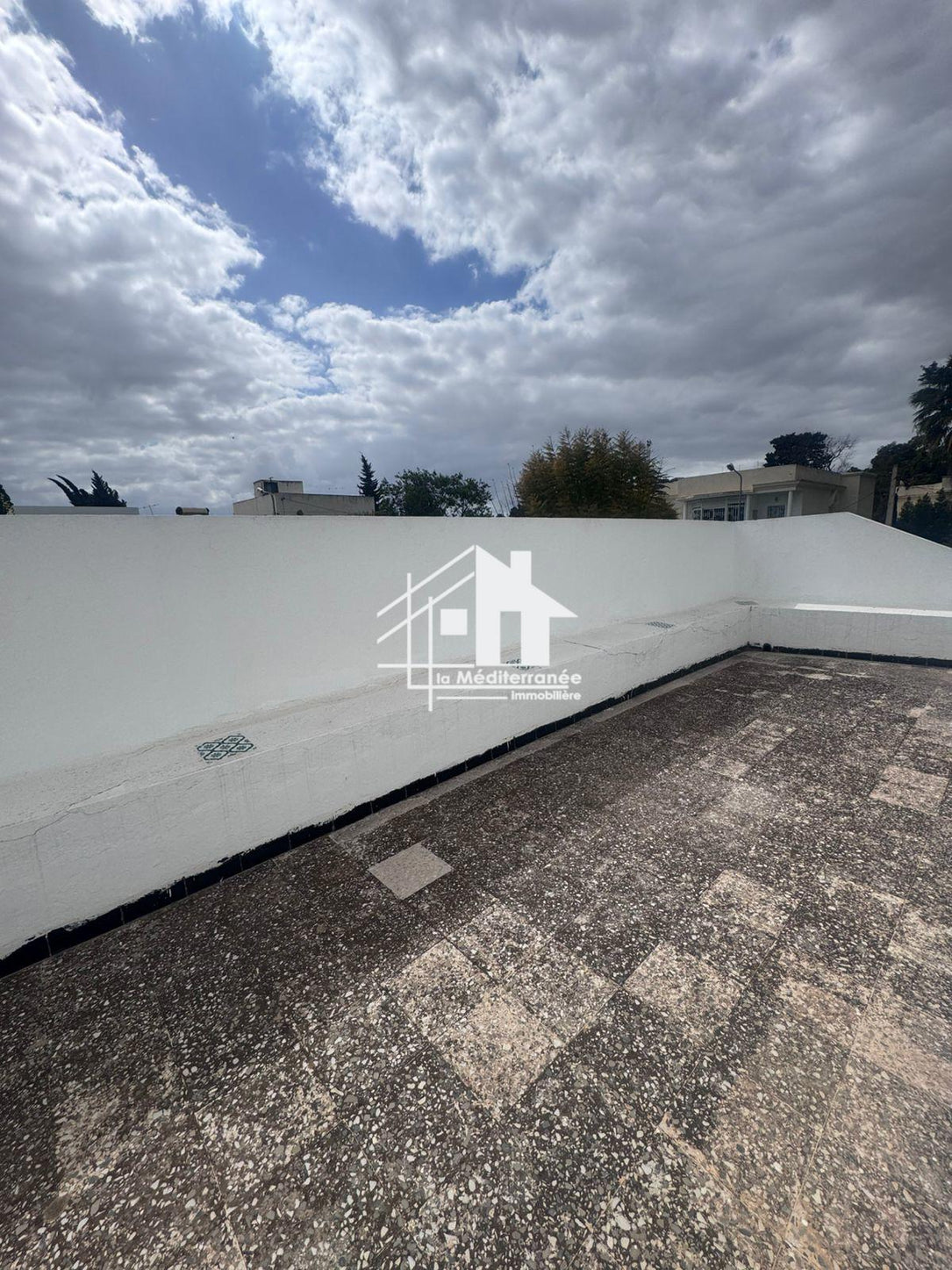 à louer un étage de villa s+3 au bardo