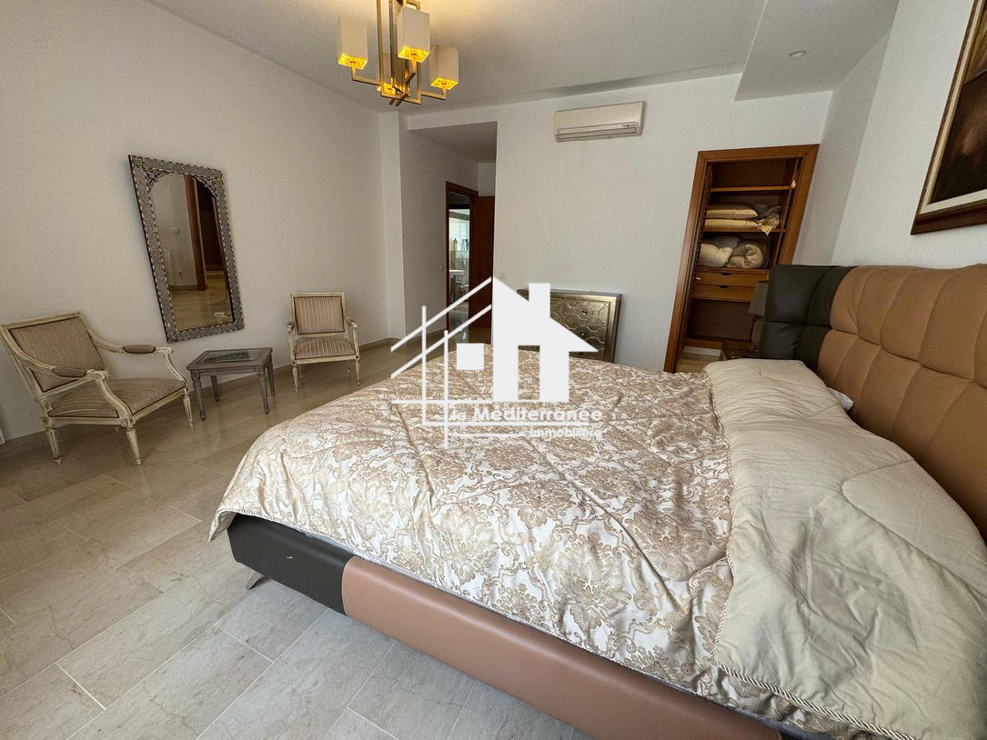 un appartement s+3 dans une résidence gardée