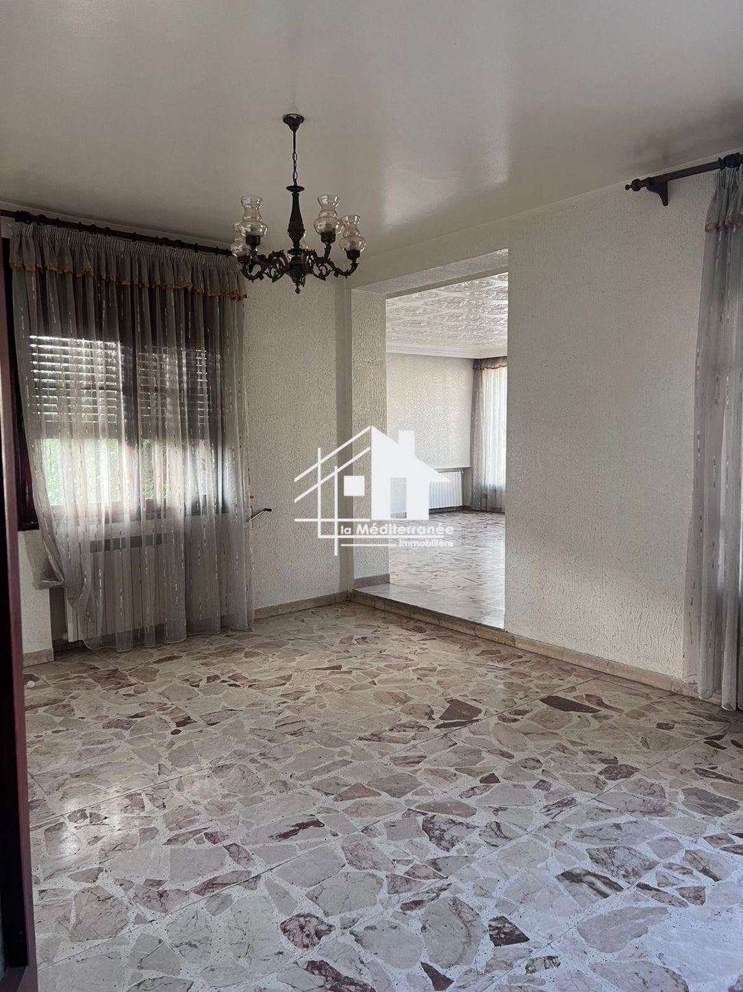 A louer étage de villa 2S+4 AU BARDO