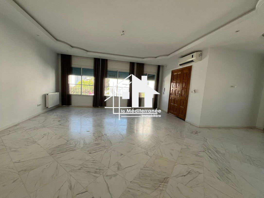 A louer Etage de Villa s+3 à La Marsa Stade