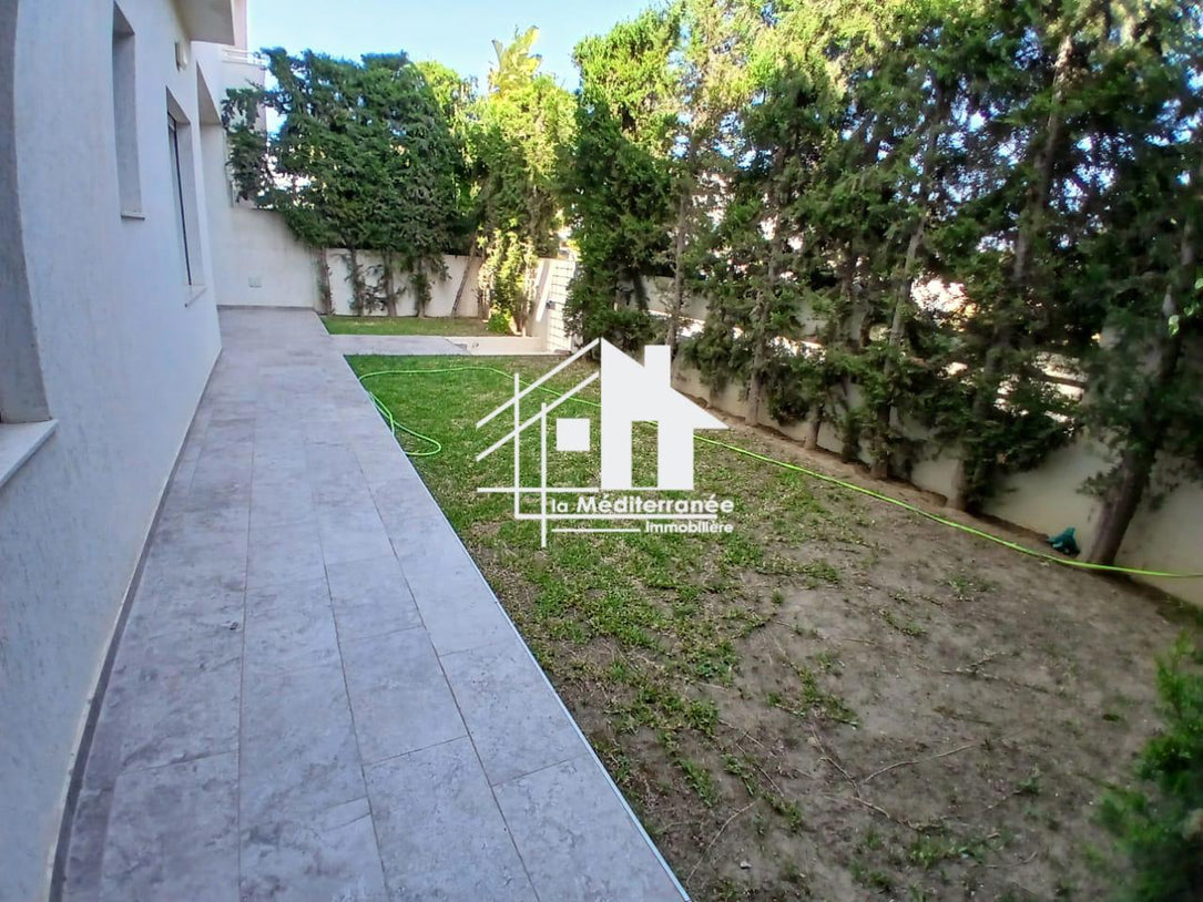 A louer un spacieux s+3 avec jardin a chotrana