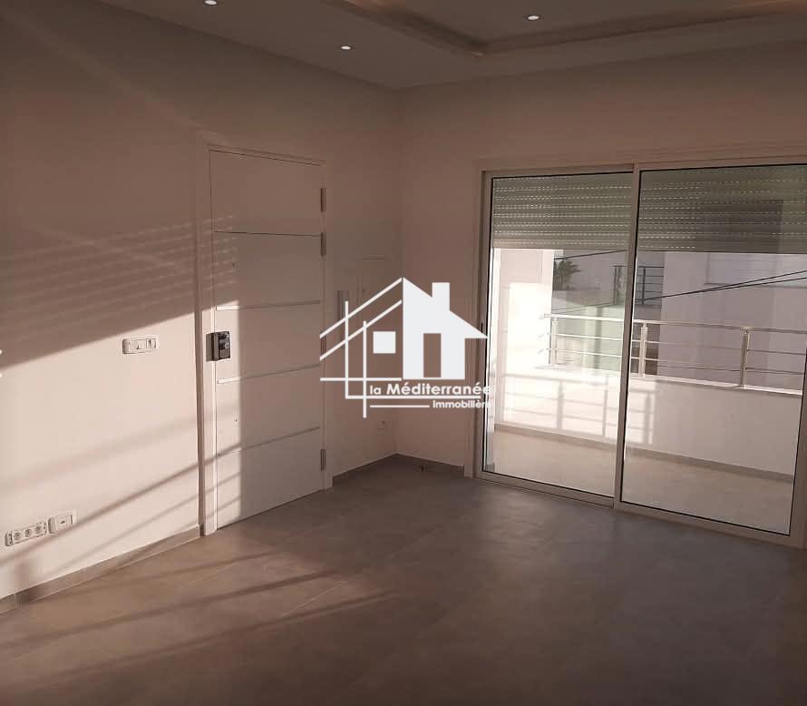 A louer un etage de villa s+2 à el manar 1