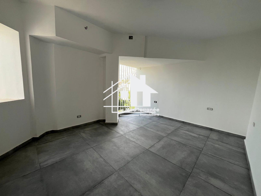 A louer H+2 à Menzah 7