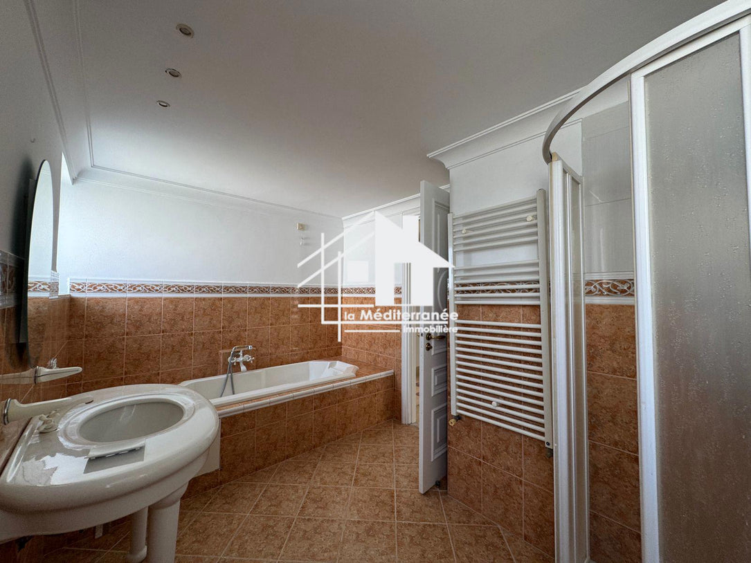 A louer une magnifique villa de maitre S+6