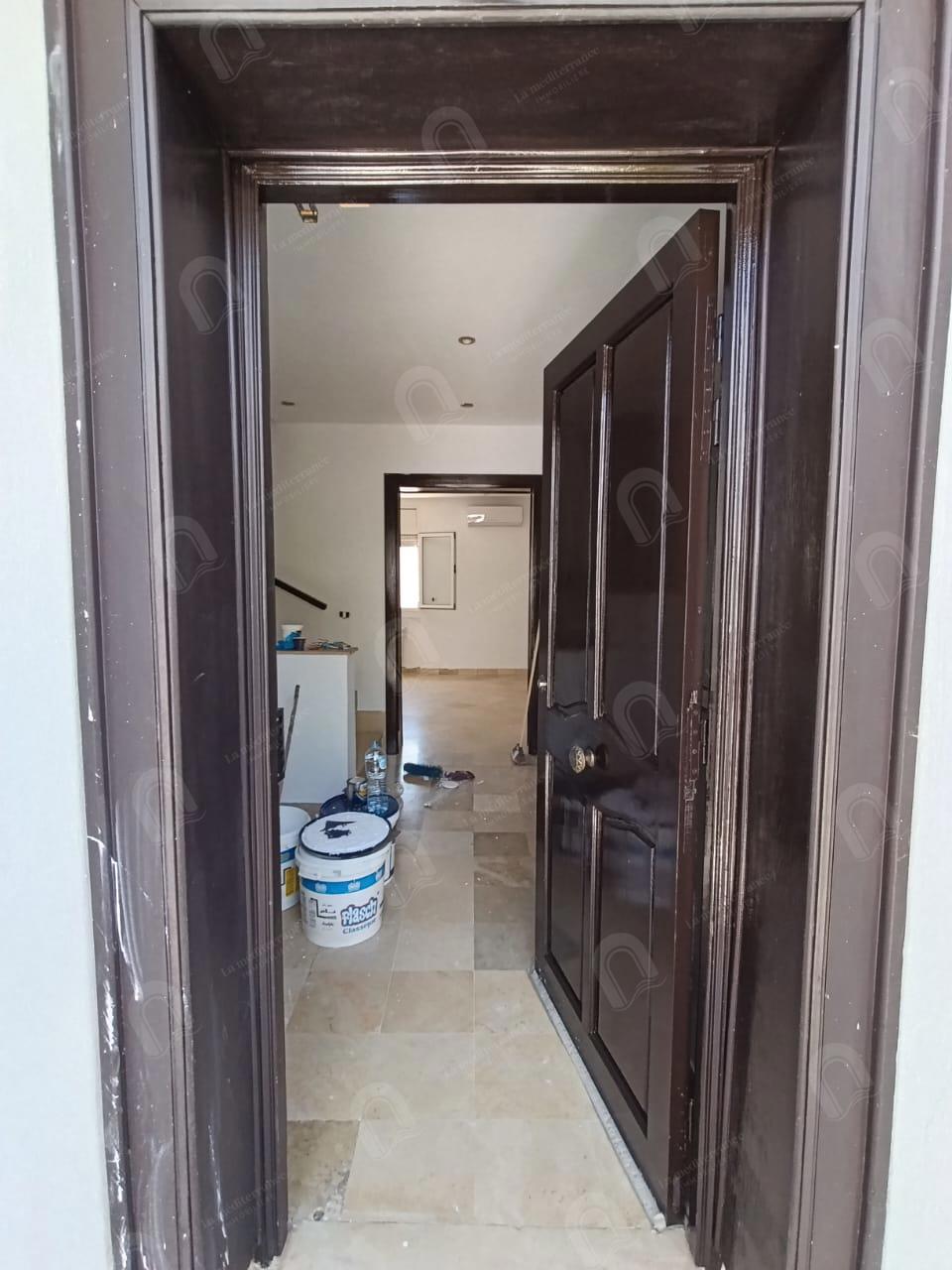 à louer un Triplex s+3 aux jardins d'el menzah 1