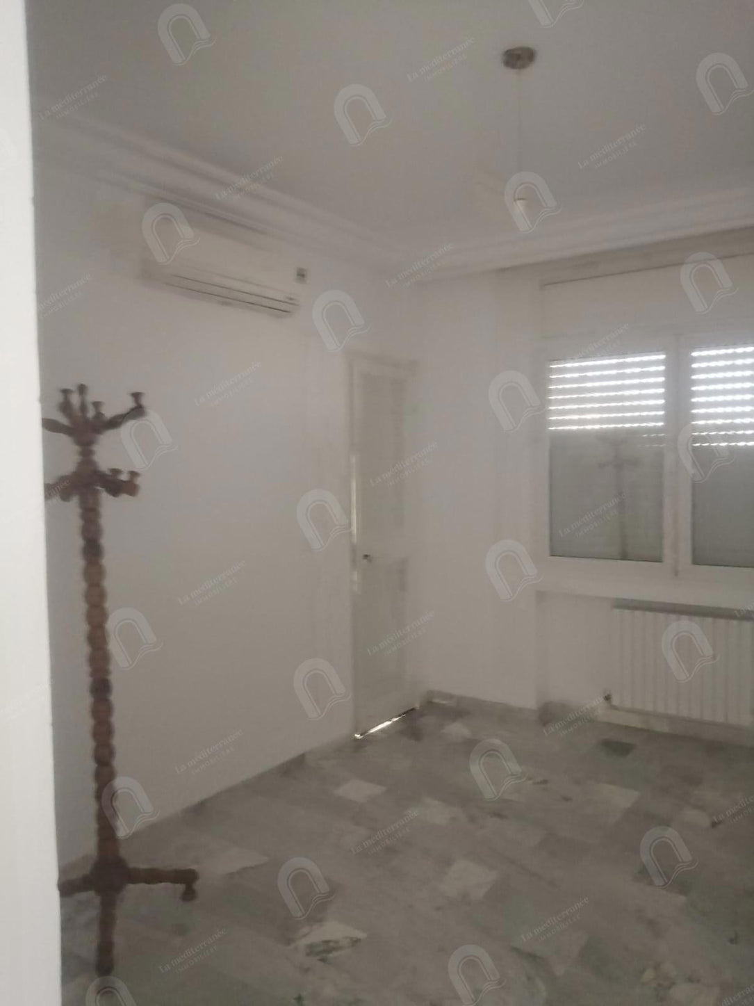 villa s+6 vide aux berges du lac 2