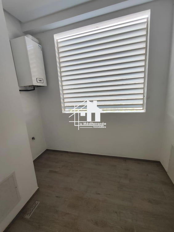 A louer un s+2 neuf à chotrana 1