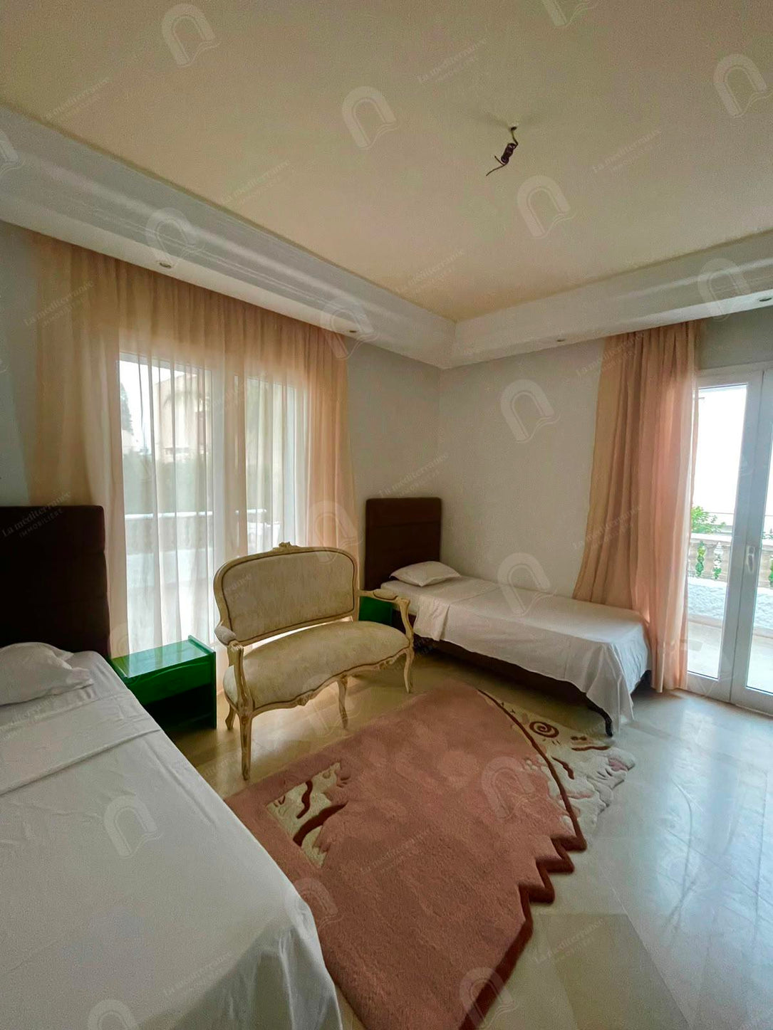 location s+3 au 2éme étage de villa avec piscine