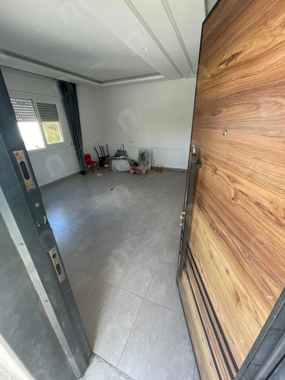A louer un étage de villa S+3 hst au bardo