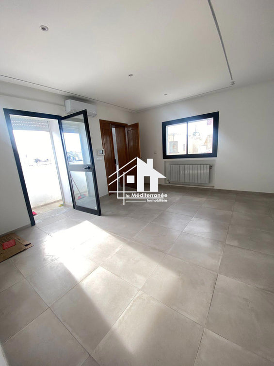 A louer étage de villa s+3 jamais habité au Bardo