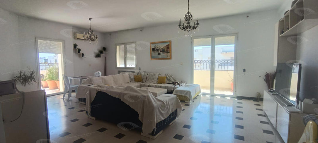 A vendre un spacieux s+4 à ain zaghouan