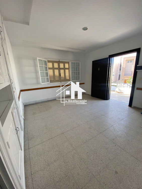 A louer un étage de villa H+2 à un usage bureautique au bardo