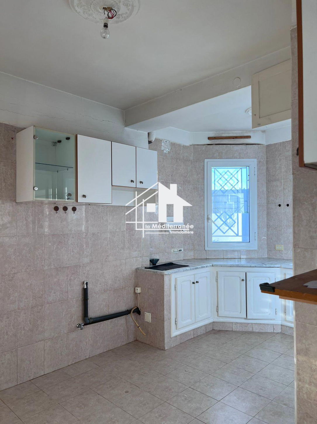 A louer appartement S+3 à Ennasr 2