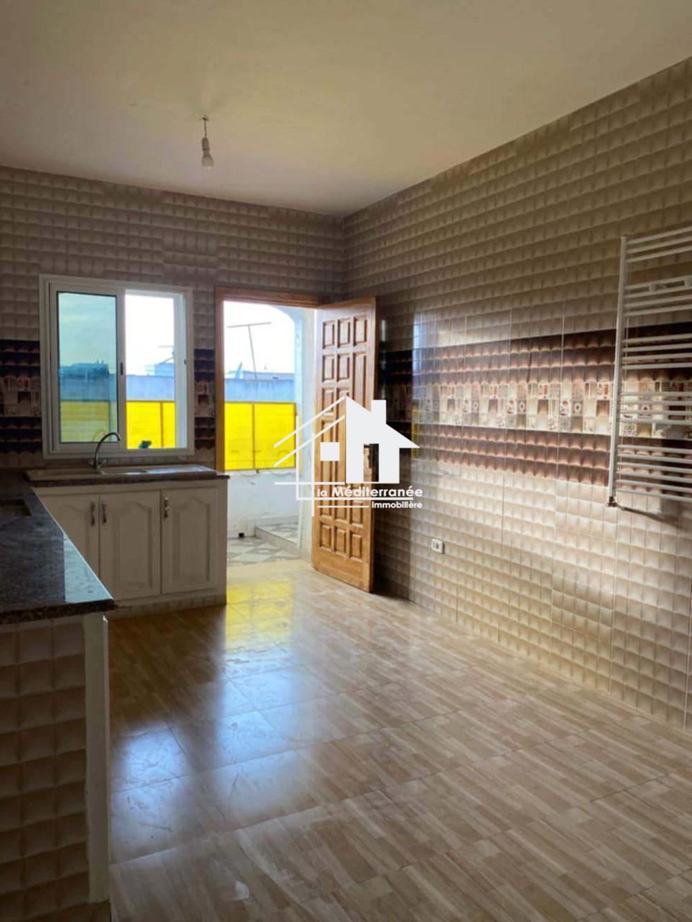 A louer appartement S+3 au Bardo