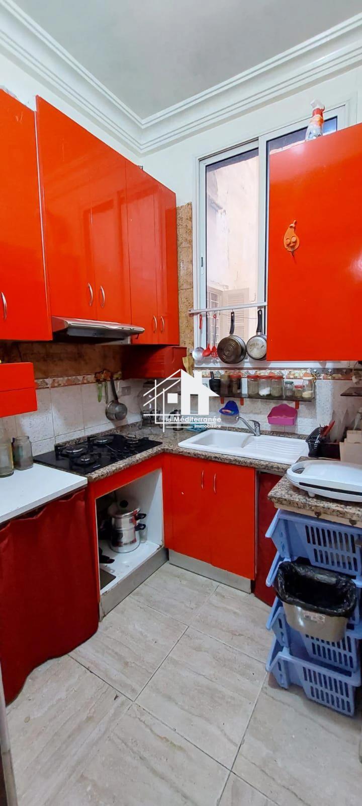 A louer appartement S+1 meublé à place Barcelone, Tunis