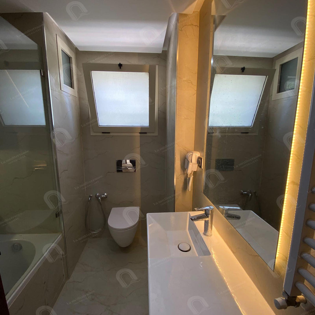 A vendre une villa neuve avec piscine à chotrana 3