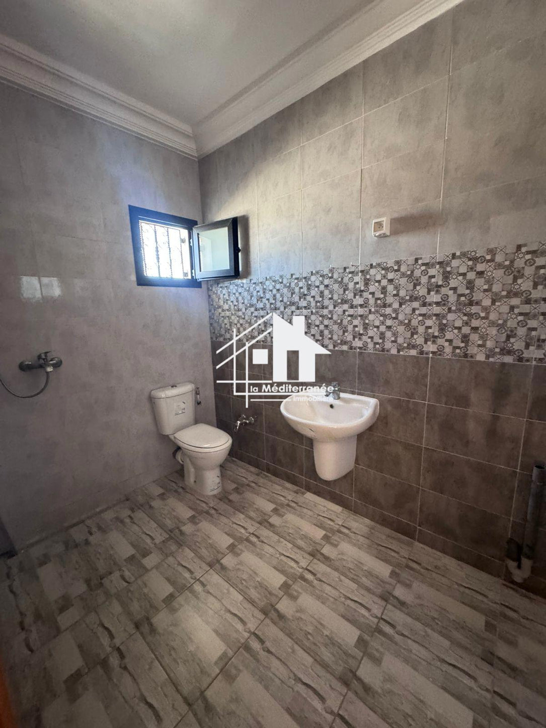 a louer étage de villa s+2 à cité ezzouhour 1