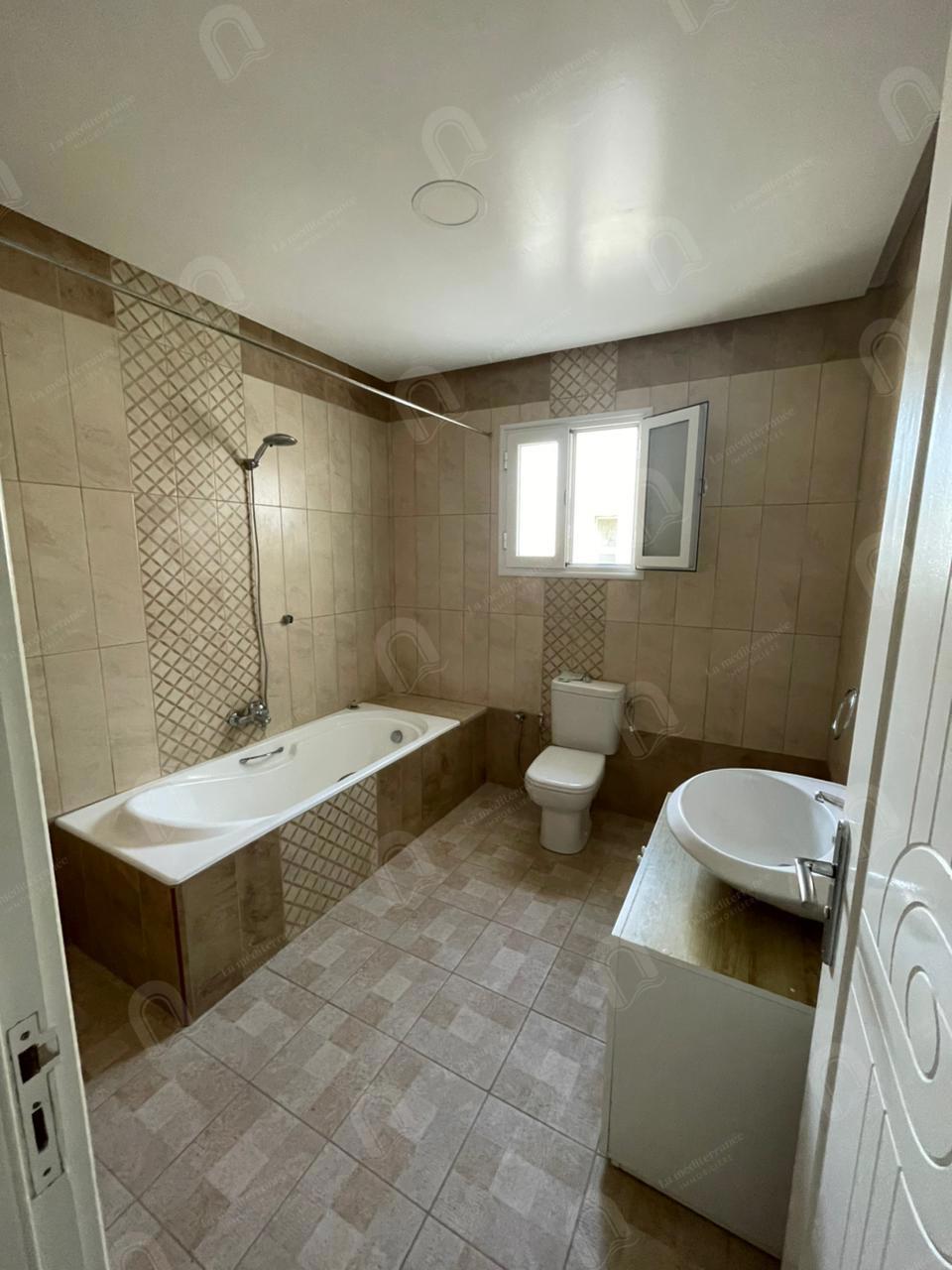 A louer un etage de villa s+2 a Boumhal Bassatine