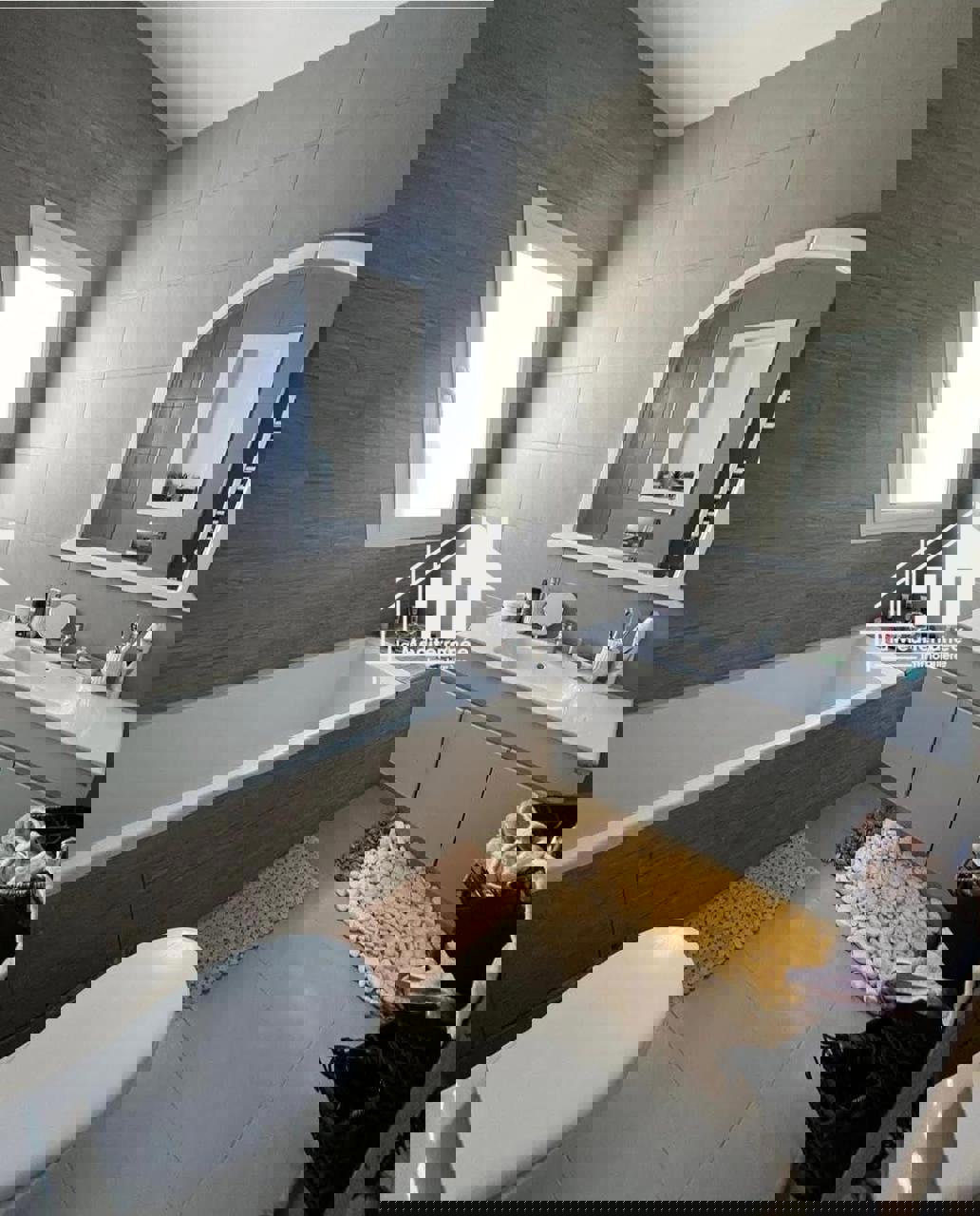 A louer un superbe s+2 meublé à chotrana 1