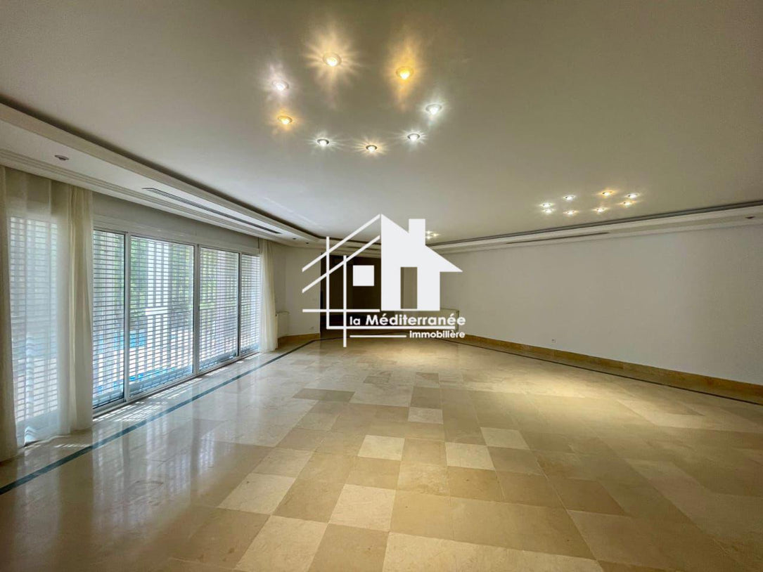 Une villa S+5 au Lac 2