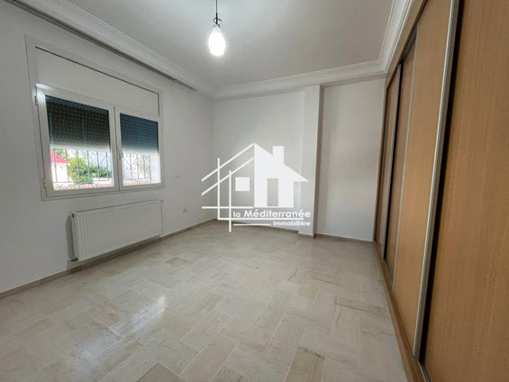 A louer Etage de Villa s+3 à La Marsa Stade