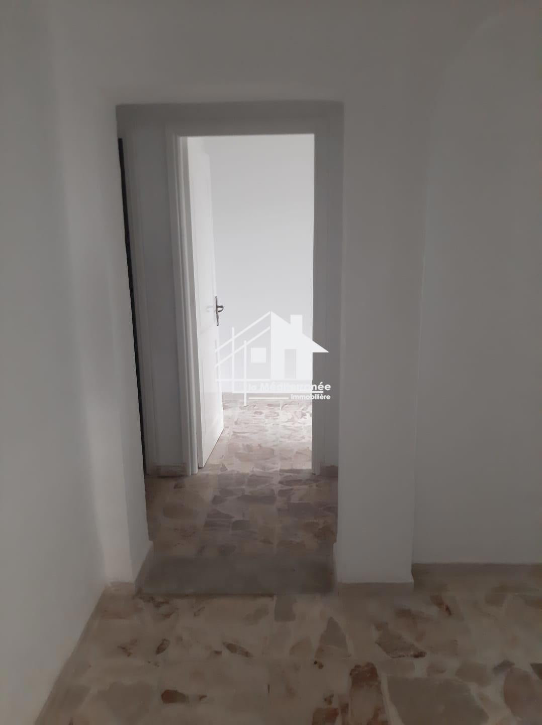 A louer rez de chaussée  S+2 à cité khadhra