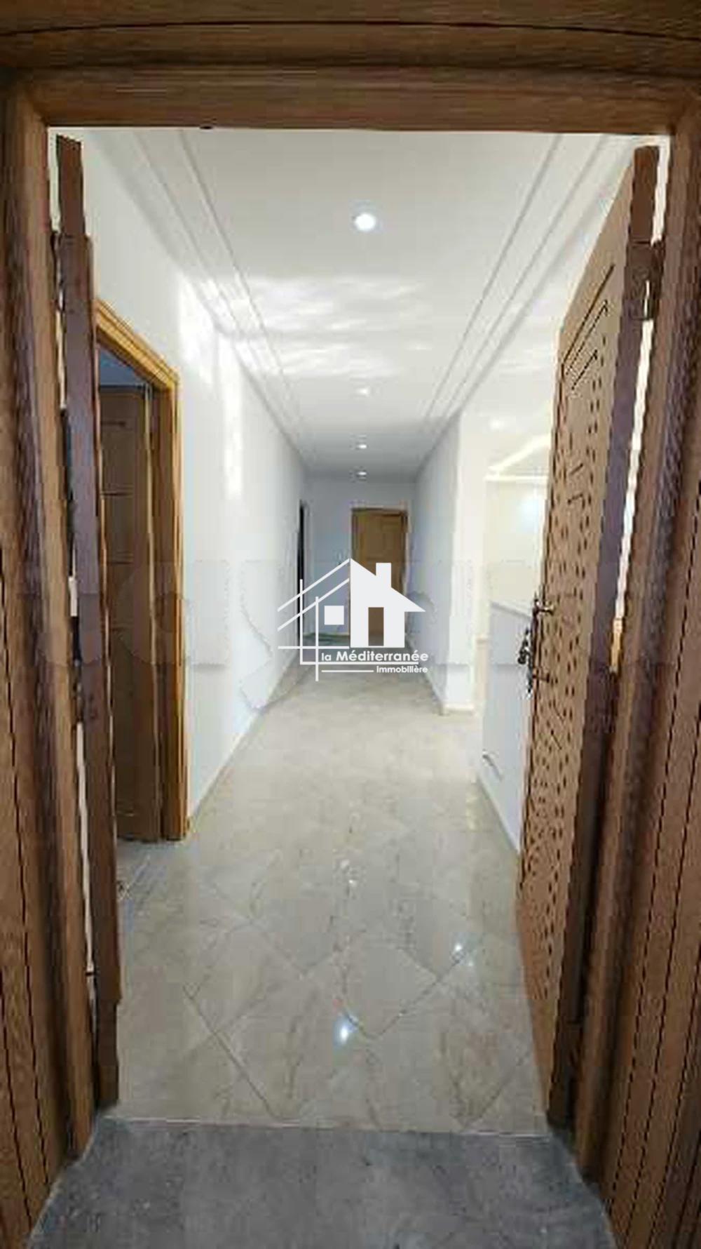 A louer un étage de villa à ezzahra