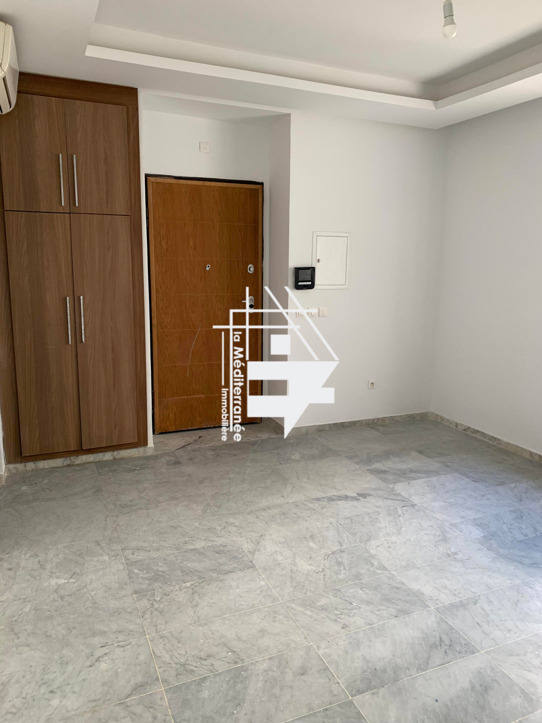 A vendre studio s+1 à ennasr