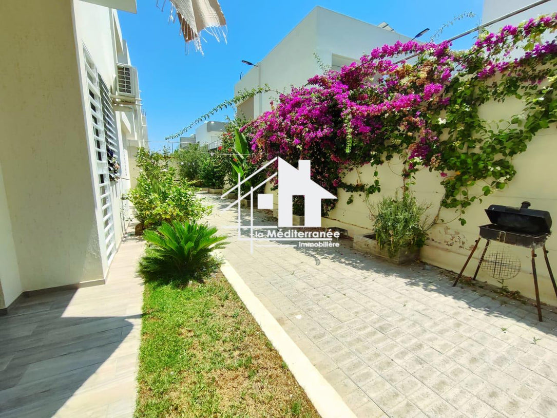 A vendre un s+3 avec terrasse de 30m² à chotrana1