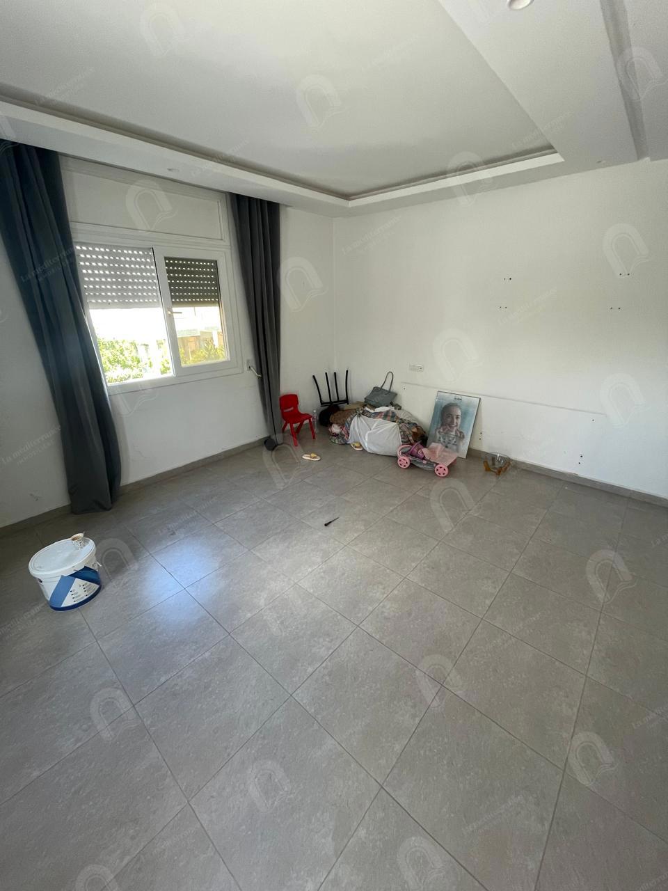 A louer un étage de villa S+3 hst au bardo