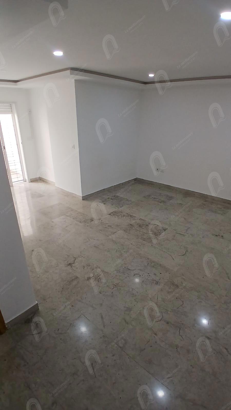 A louer un appartement S+2 hst au rdc