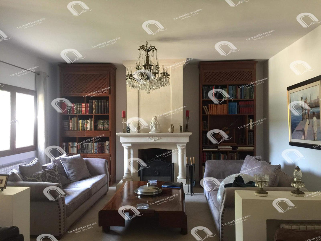 A vendre Villa S+4 avec piscine  à la soukra