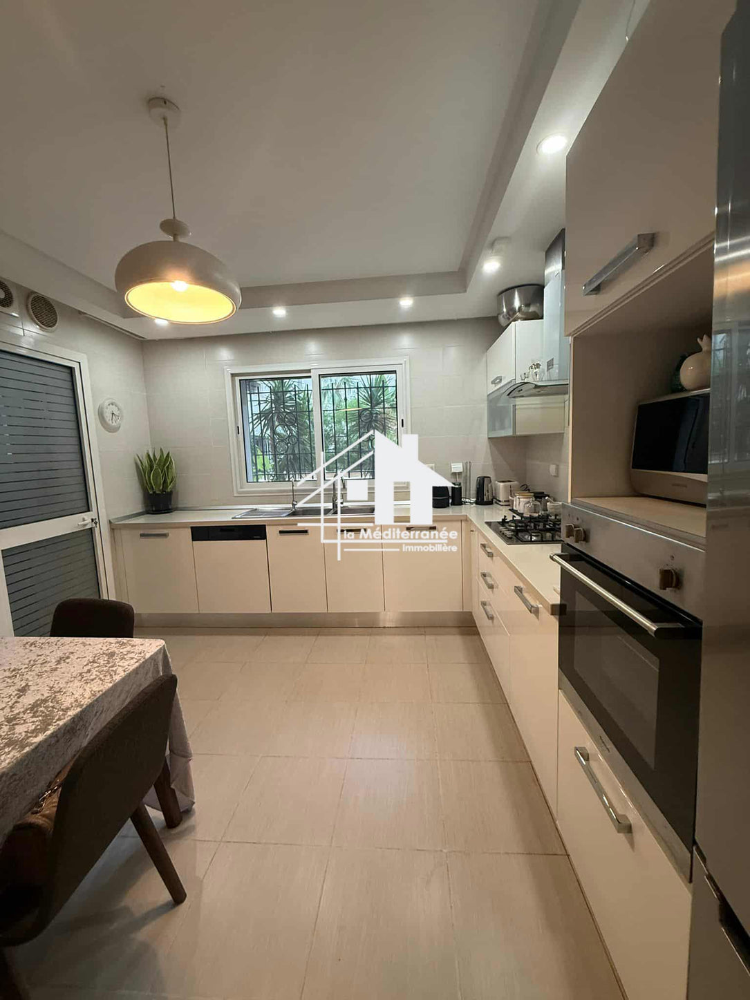 A vendre un appartement S+3 aux Jardin de Carthage