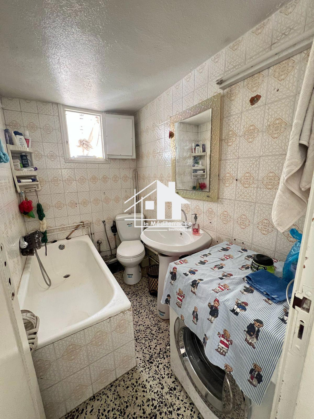 À vendre villa avec deux appartements,studio et jardin à saint clément bardo