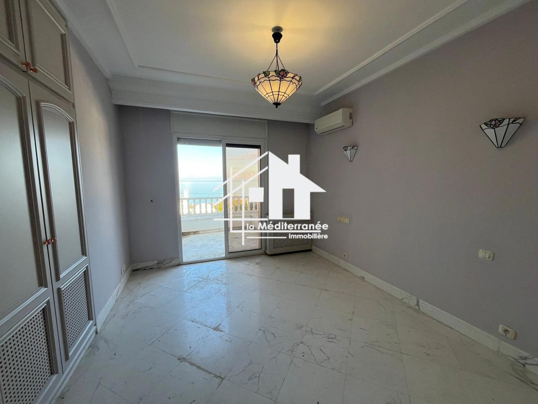 A louer villa s+6 à la Marsa cube