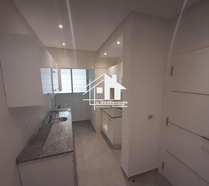 A louer un etage de villa s+2 à el manar 1