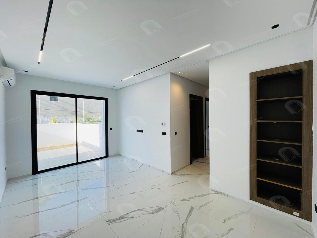 À VENDRE – APP S+1 AVEC JARDIN PRIVATIF À LA SOUKRA