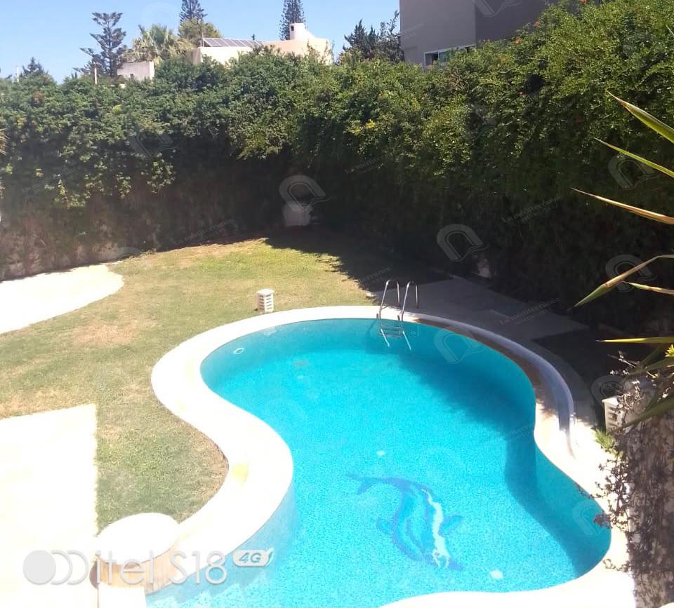 location s+3 au 2éme étage de villa avec piscine