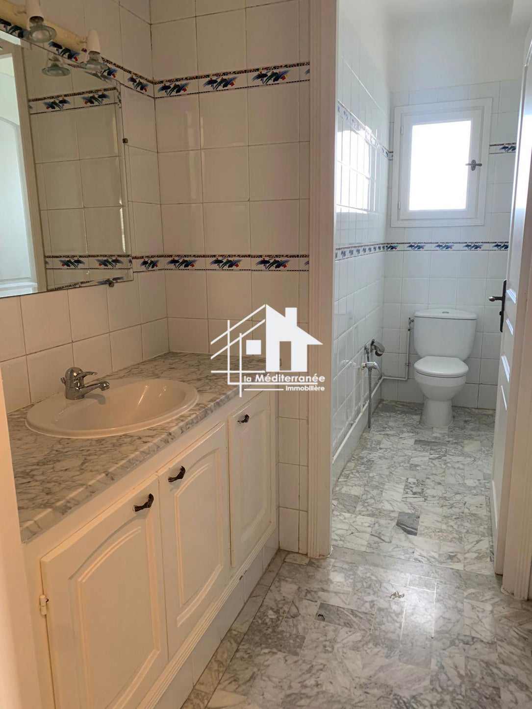 A vendre  un appartement s+3 à cite ennaser