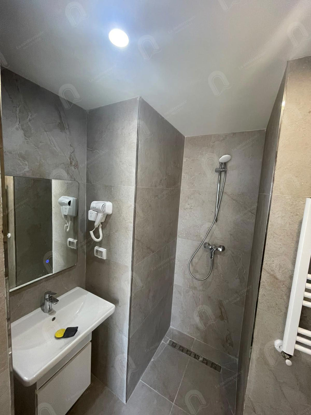 A vendre un appartement S+3 hst jamais habité